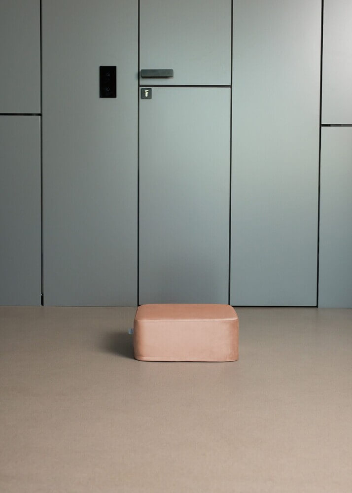 BLUSH PINK VELVET square small pouf - Image 2