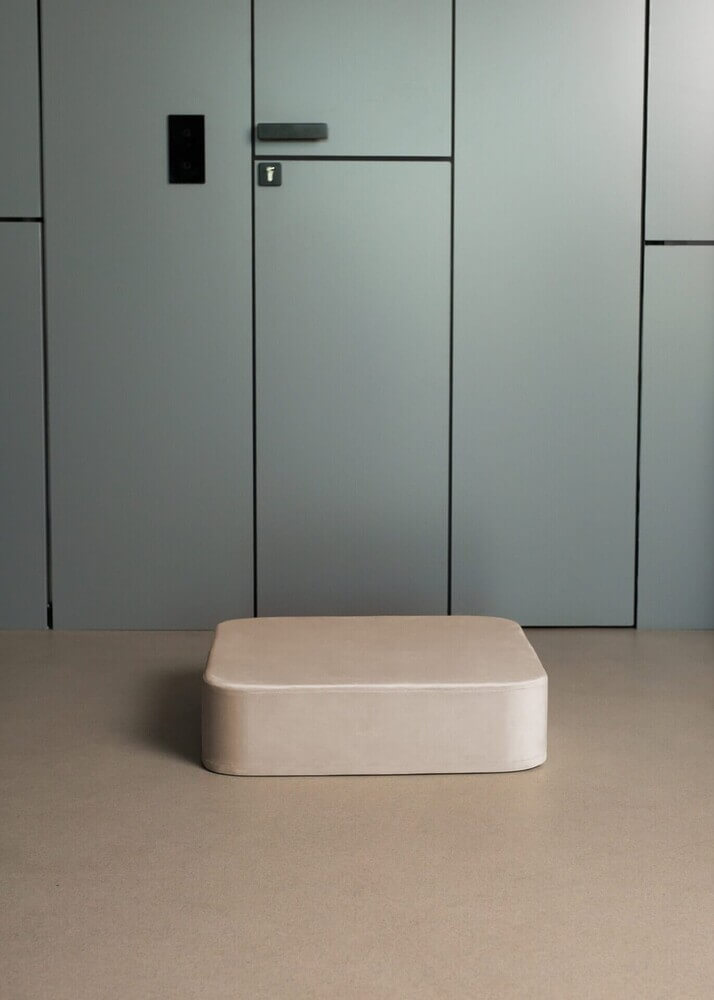 CREAM VELVET square big pouf - Image 2