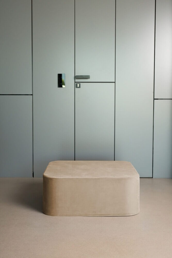 DARK CREAM VELVET square xxl pouf - Image 2