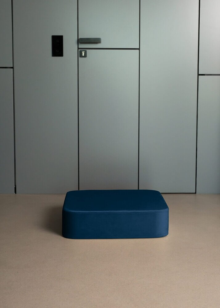 DARK NAVY VELVET square big pouf - Image 2