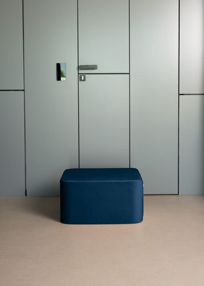 DARK NAVY BLUE VELVET square large pouf - Image 2