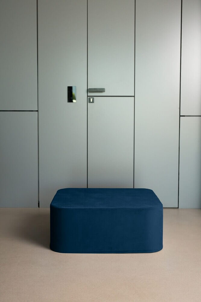 DARK NAVY VELVET square xxl pouf - Image 2